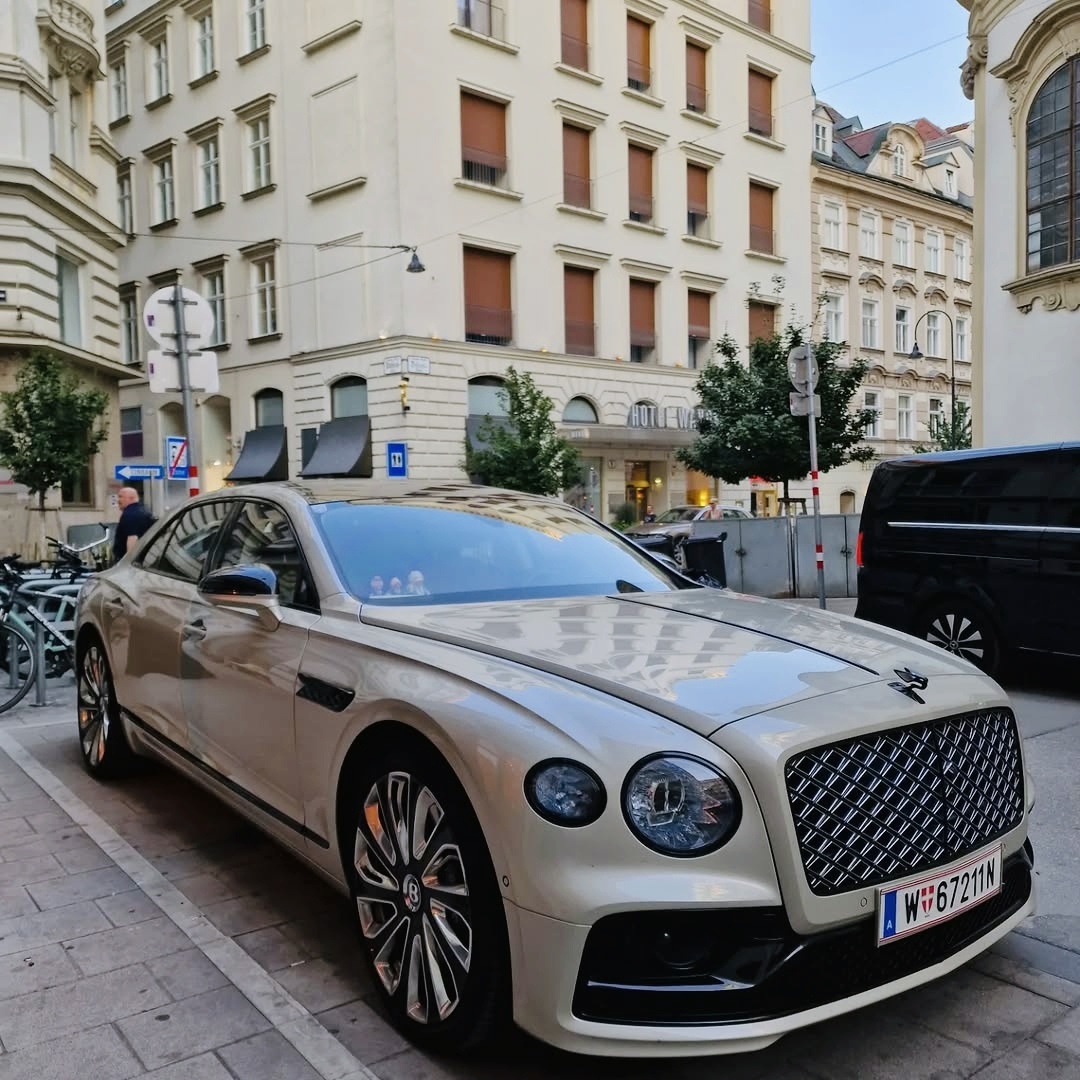 Bentley Flying Spur Mulliner这是 V8 版本 W12