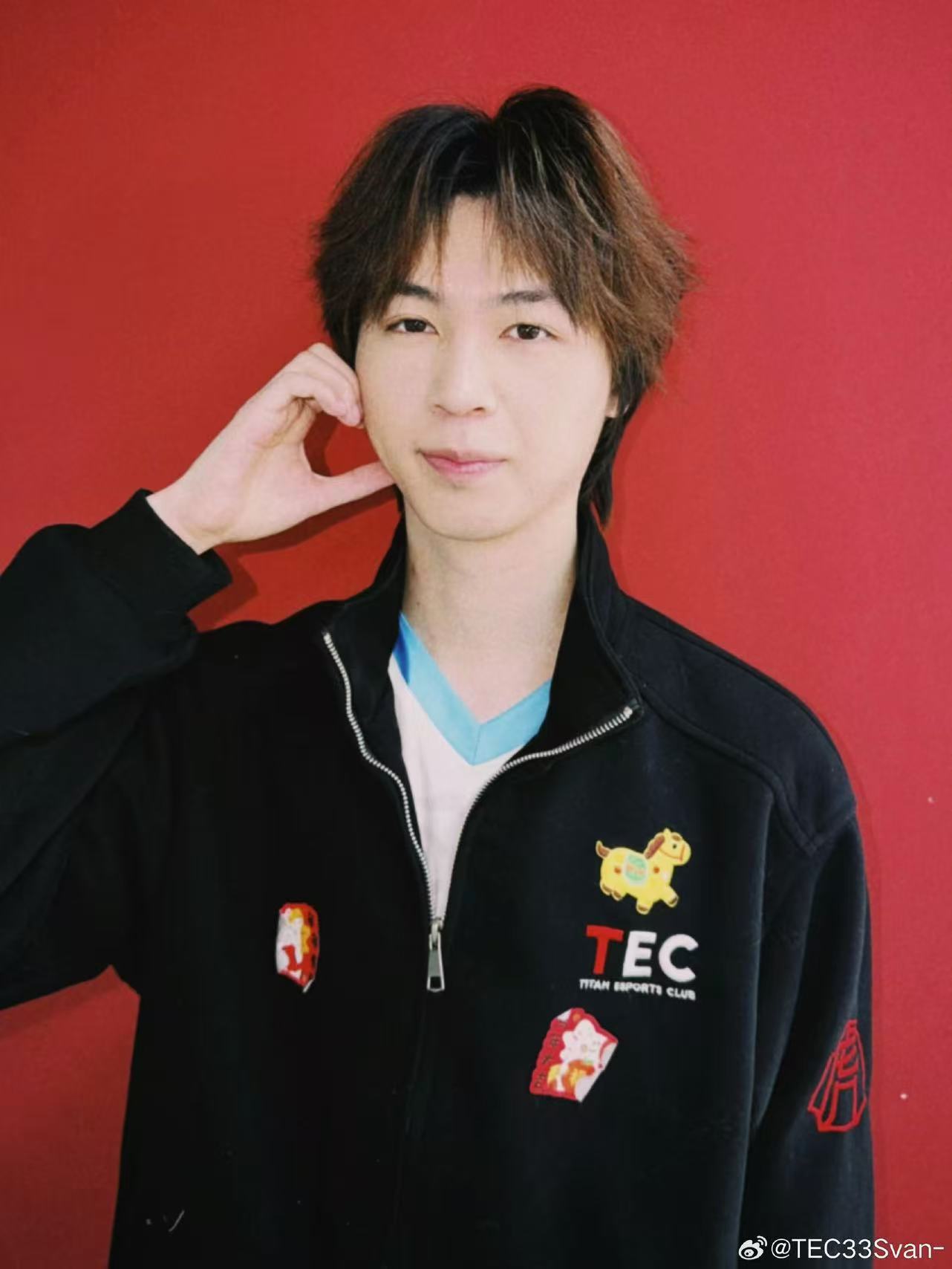 33视角下的队友 镜头是温柔的，少年是鲜活的。33的一日站哥体验卡，把队友的帅气