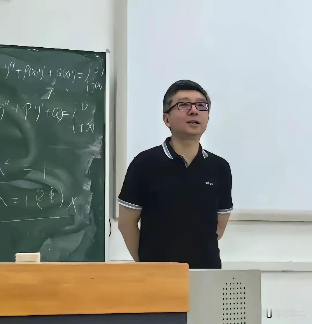 喻良辞了南大数院院长，说不想开会了。

这事细想挺闷。他正处级待遇、杰青头衔都撂