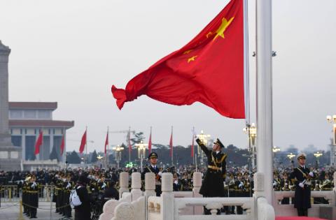 中国的国歌是不是该换一换？网上总时不时出现一种论调，他们觉得奥运会看国旗升起、国