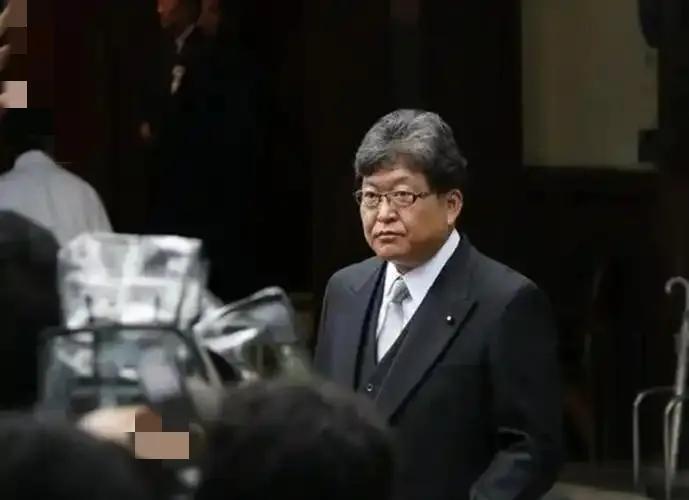 中国外交部12月15日，刚对日本前自卫队统合幕僚长岩崎茂实施制裁，中国台湾省外事