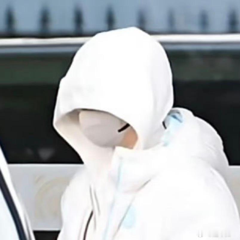 有一个头圆的小女孩～ 