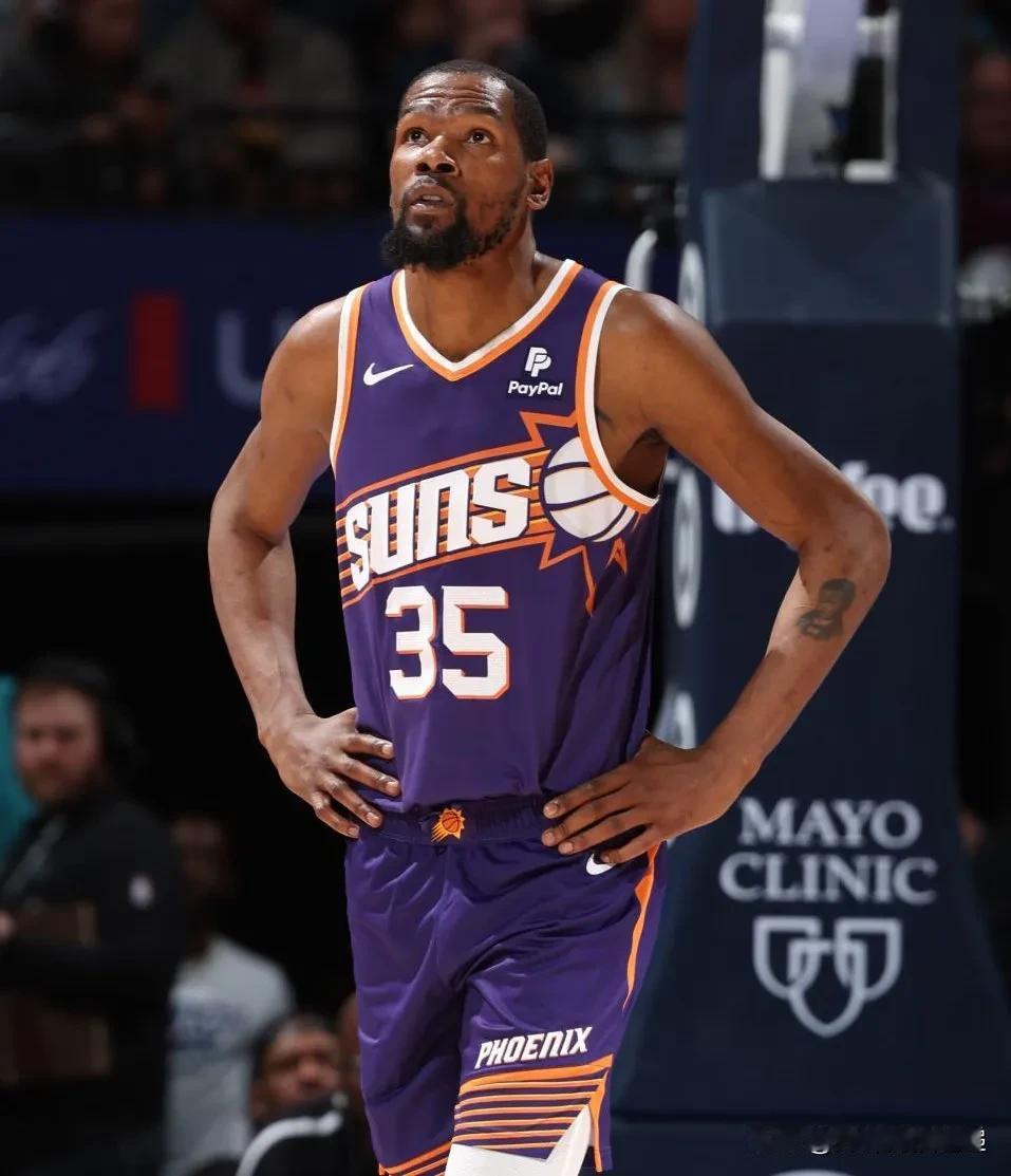 凯文·杜兰特表示，远离假球是他本赛季保持健康的原因

“今年没有球员撞到我的腿。