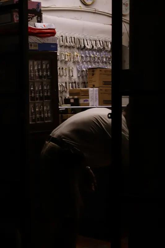 有人假装人脉白嫖NAS，还威胁店员
这事儿可太离谱了！
现在有些想薅羊毛的人，脑