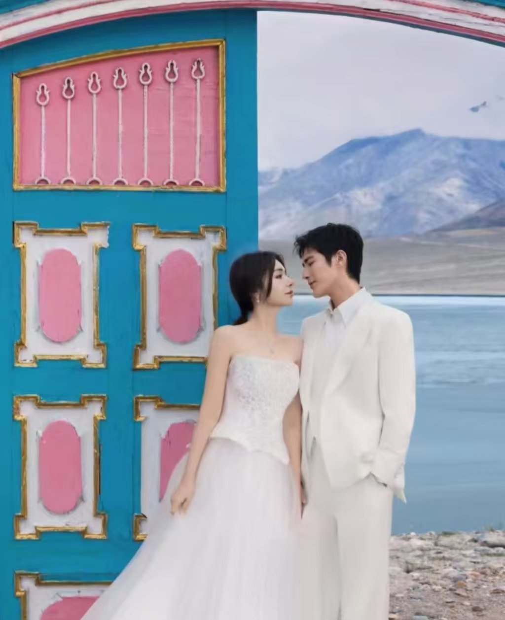 姜潮麦迪娜举行婚礼姜潮麦迪娜今天正式举行婚礼仪式 