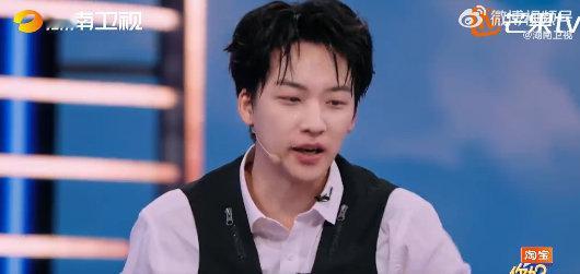 谁没被吴泽林水炮惩罚的名场面笑到！麦都碎了的小意外反而更添趣味，他应对得自然又大