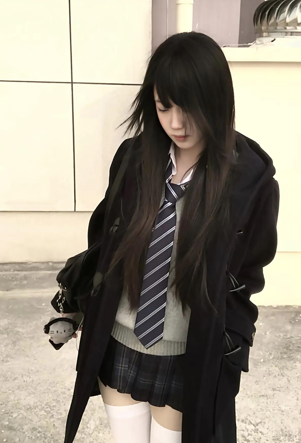 王者荣耀怎么容易赢? 不要天天上号，然后自己多练习一下技术，这样才能提高胜率。