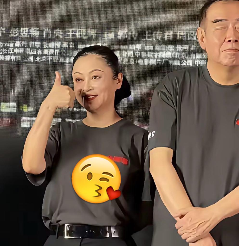 陈凯歌肯定是嫌弃陈红老了！

看到陈凯歌和陈红最近同框，俩人看着是有点各走各的，