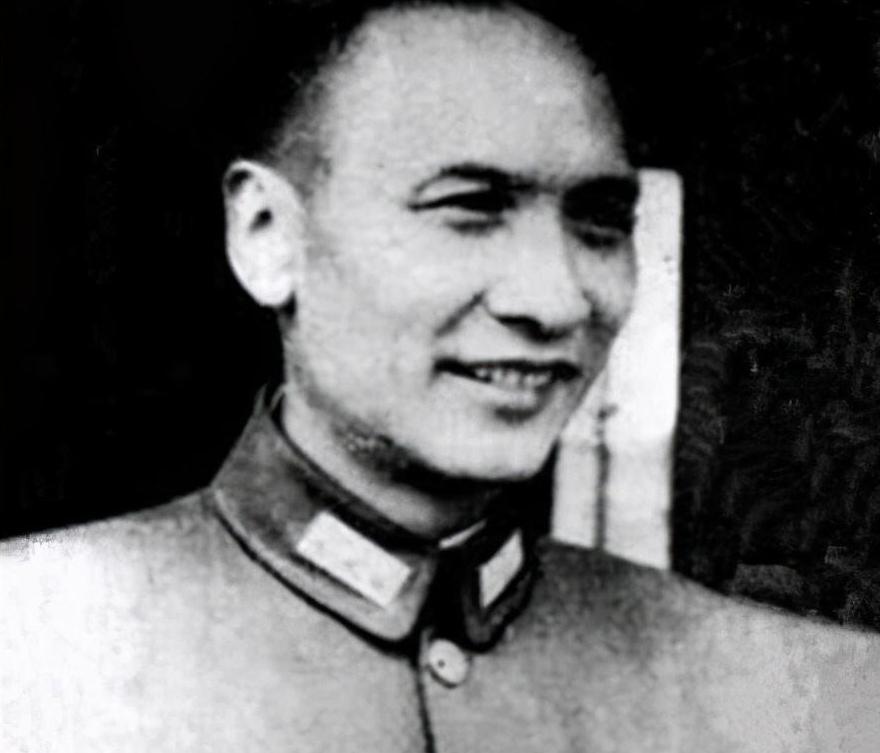 国军第1集团军副总司令杨宏光是云南人。1946年冬天，他因母亲病逝，回到家乡为母