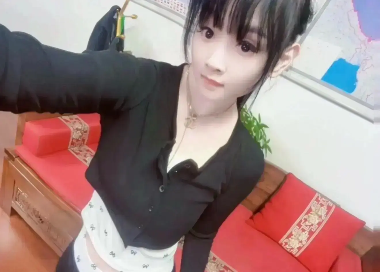 可甜可酷可温柔 今日份的自拍