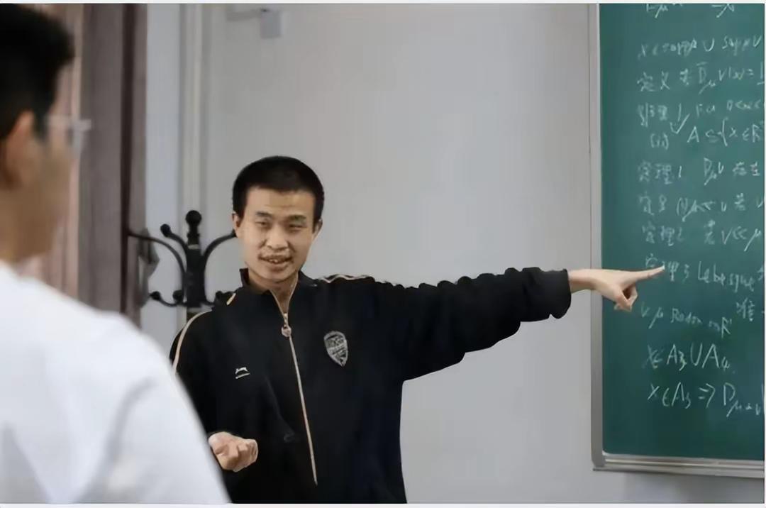 韦神开通抖音号了， 我们离大神又近了一步。

评论区里又开始整活了：东奕啊，把几