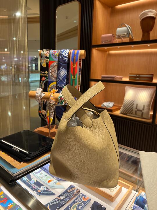 勇闯爱马仕！0配拿下风衣灰22菜篮子！