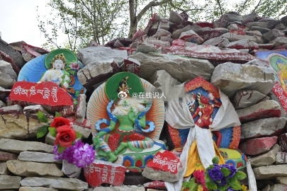 万物有灵，一份虔诚一份庇佑，一份布施一份福果，福祸自修，因果不空，平日里修善多少