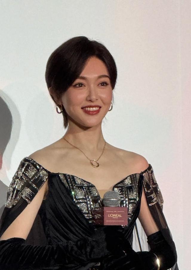 唐嫣短发造型.... ...也太美啦！谁说唐嫣短发不好看的？这也太好看了！！姐状