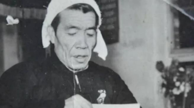 1979年，在全国政协会议上，农业部副部长杨显东，批评坐在主席台上的副总理陈永贵