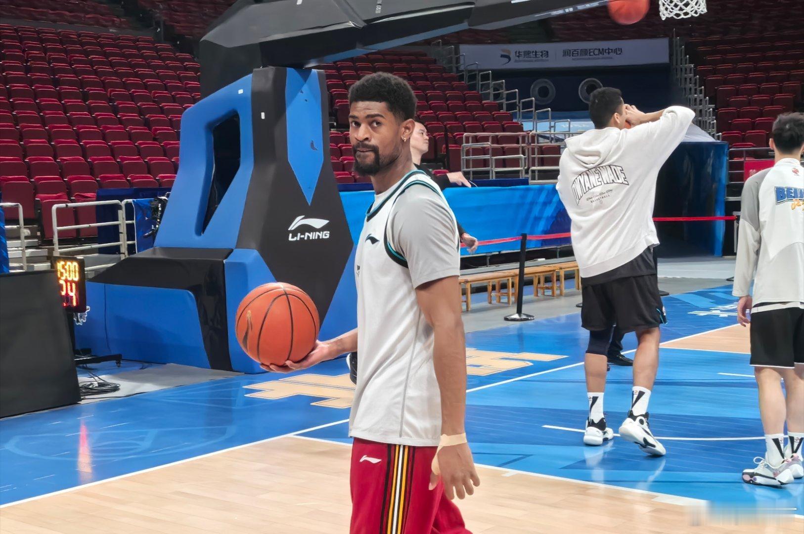 北京男篮vs青岛男篮 继续迎接新一场挑战。 北京·五棵松