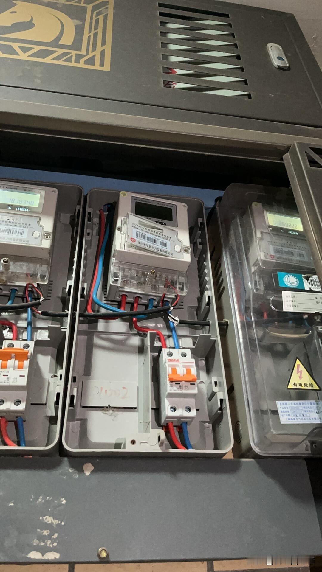 回老家过个年，来武汉发现家里断电了，冰箱里的肉全部发臭了，家里没有跳闸，也没欠电