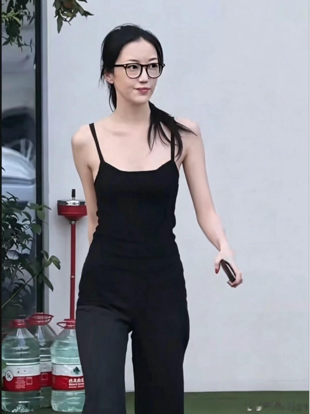 李嫣这么美了体态好好！ 