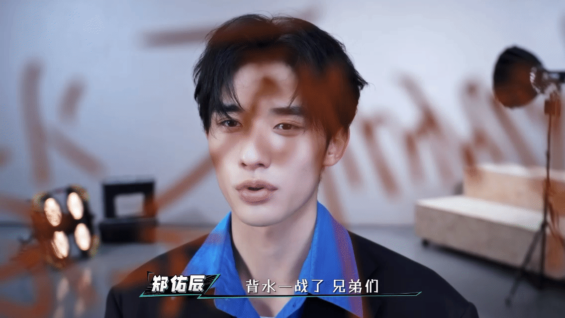我将全职研究少年无尽夏怼脸签 少年无尽夏的怼脸镜头太绝啦，少年们状态松弛自然。眉