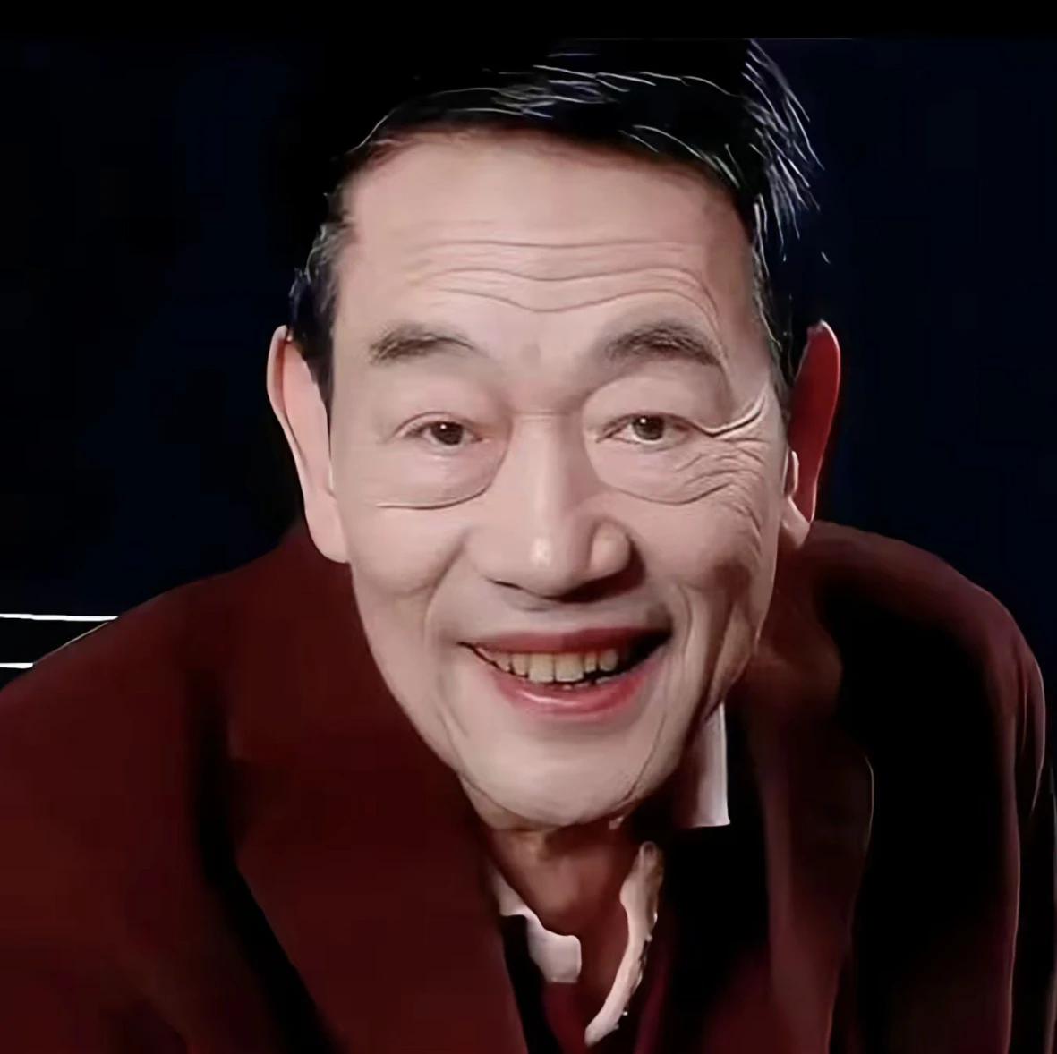 杨少华老爷子走了，怀念！烈日炎炎下还不忘给儿子们挣钱，为了带货吃淀粉肠！那个眼神