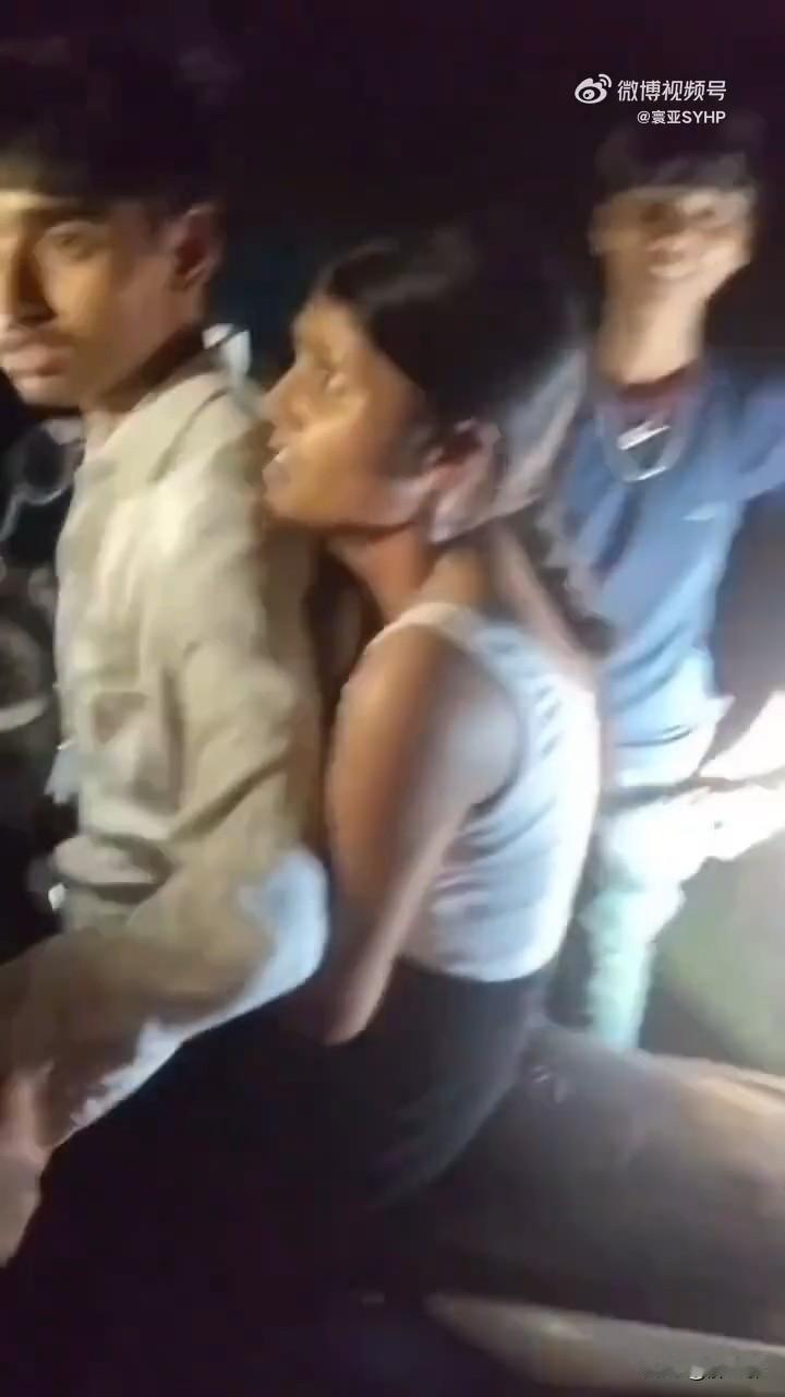 生活在那里会不会每次外出都要提心吊胆？

近日，在印度比哈尔邦贾穆伊县，一个男孩