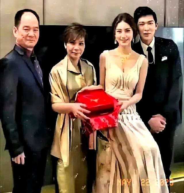 马筱梅前夫郑扬融突然杀了个回马枪！

销声匿迹八天后，这位哥凌晨四点突然甩出重磅