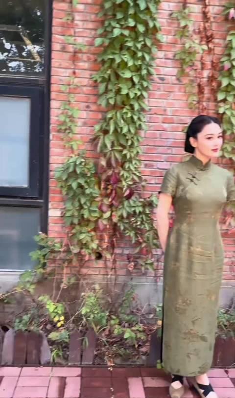 张馨予红发好美呀，但是98斤太瘦了希望姐姐多注意身体健康 ​​​