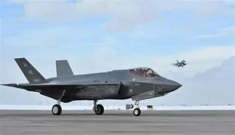 波兰借钱也要买F35，为了北约第一。
6月12日，波兰F-35首飞仪式上，美国副