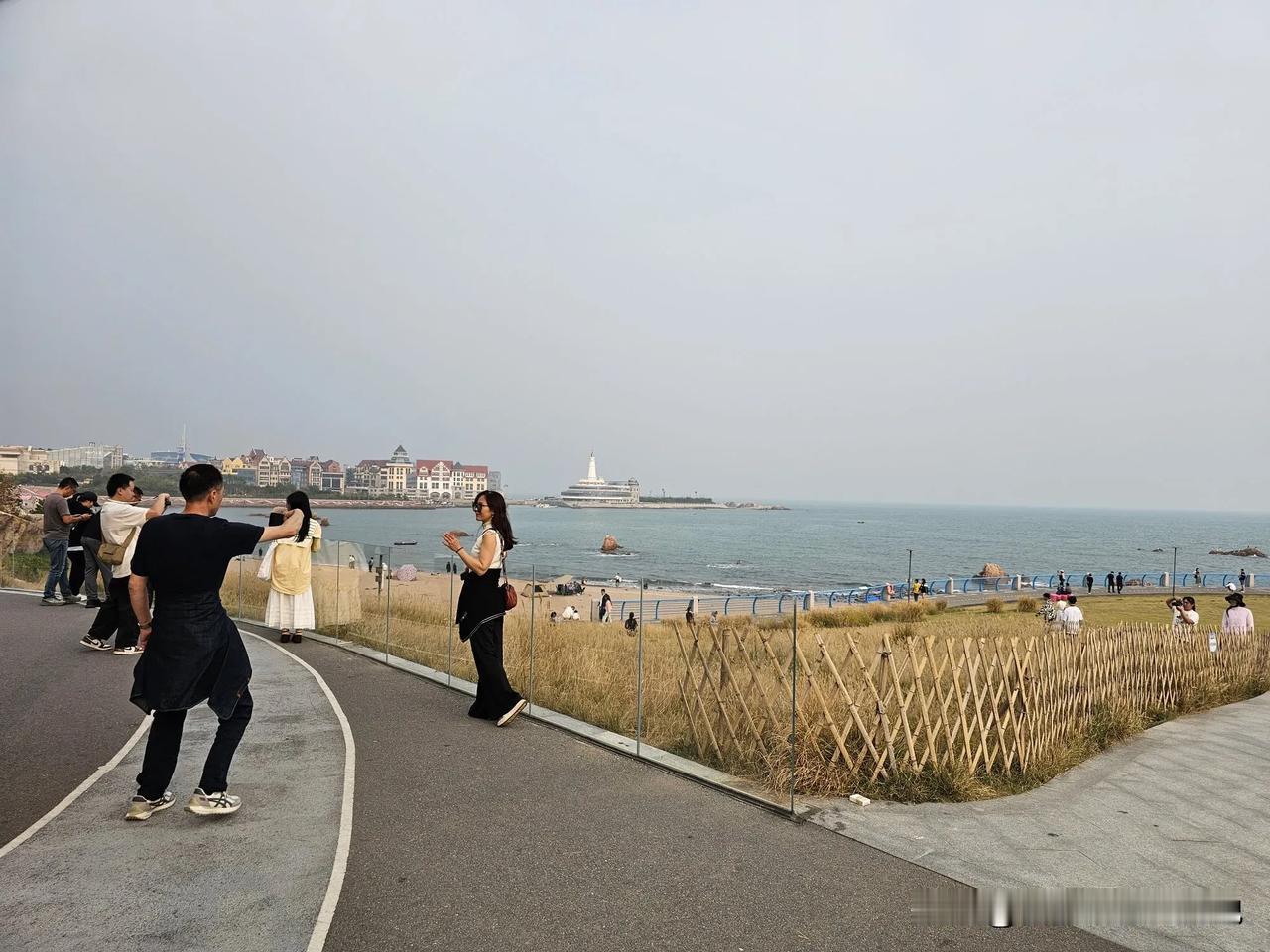 青岛半日游，计划去小麦岛公园转一圈。一脚油门到了海之恋公园停车场，发现现在这里停