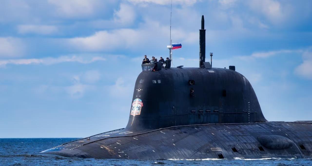 据一位与《华尔街日报》交谈的美国官员透露，俄罗斯已向北大西洋部署了一艘潜艇和其他