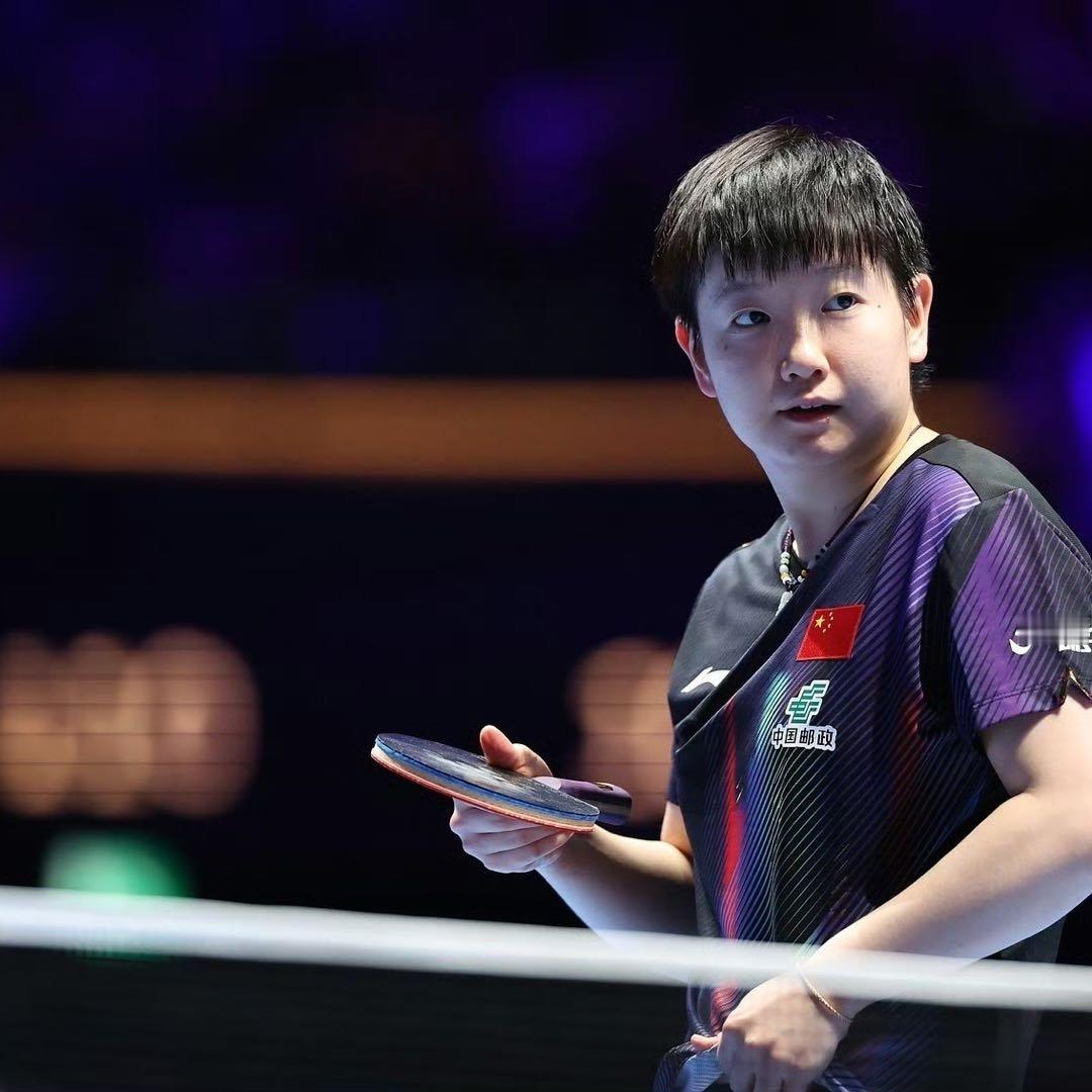 为什么止步32强让孙颖莎开发布会发布会是赛事固定流程，不是检讨会。带病上场，直面