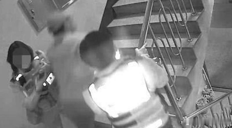 韩国警察面对持刀歹徒逃离致3人被砍 法院判国家赔偿3.5亿韩元海外新鲜事创作活力