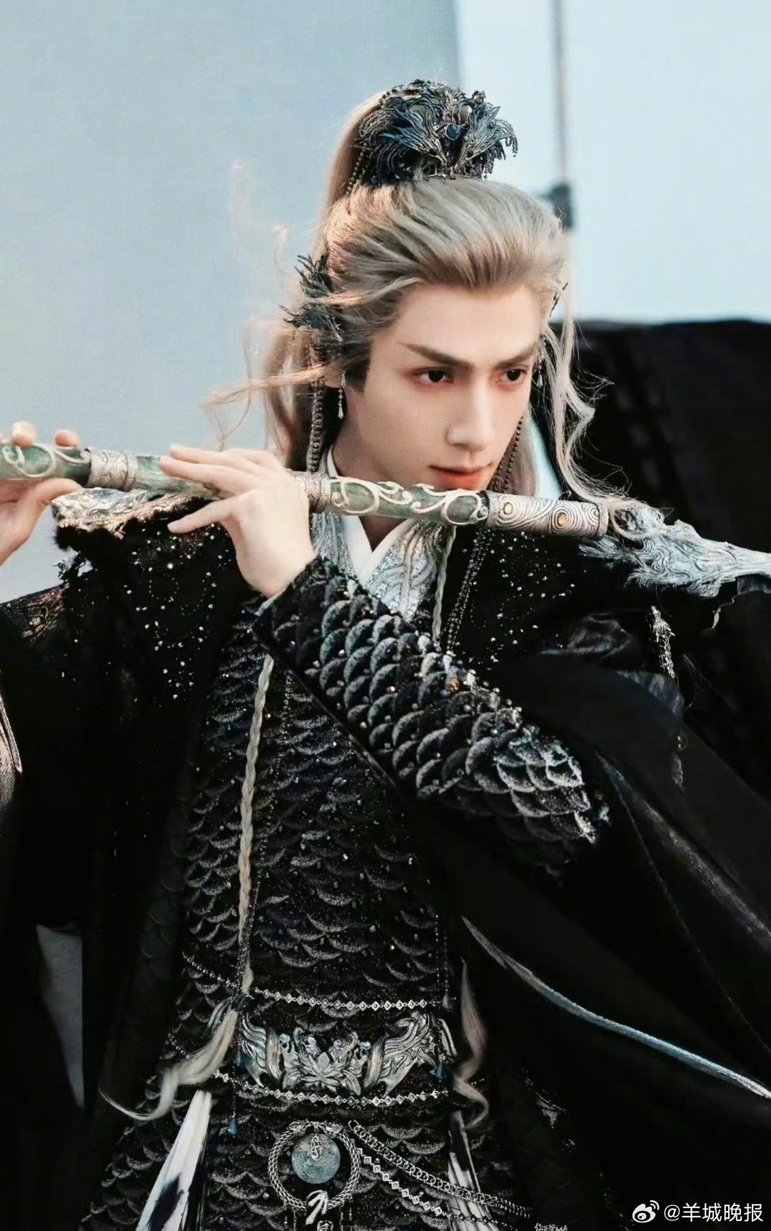 【谁的白发造型氛围感最强】一头银丝，乱了心绪！近年来，不少古装仙侠剧中总少不了白