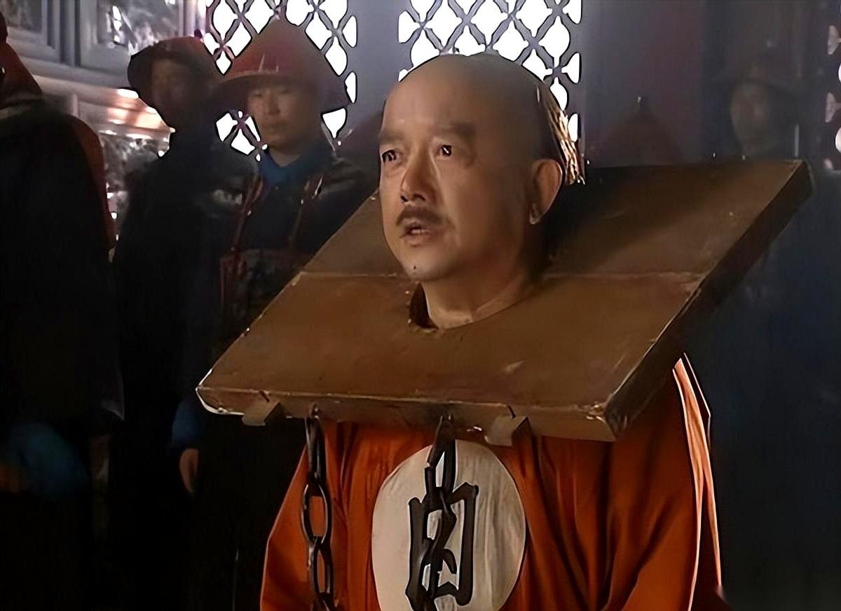 聊聊和珅被赐死前，天牢里那几句话。
嘉庆皇帝一身龙袍，走进那间潮湿发霉的囚室，空