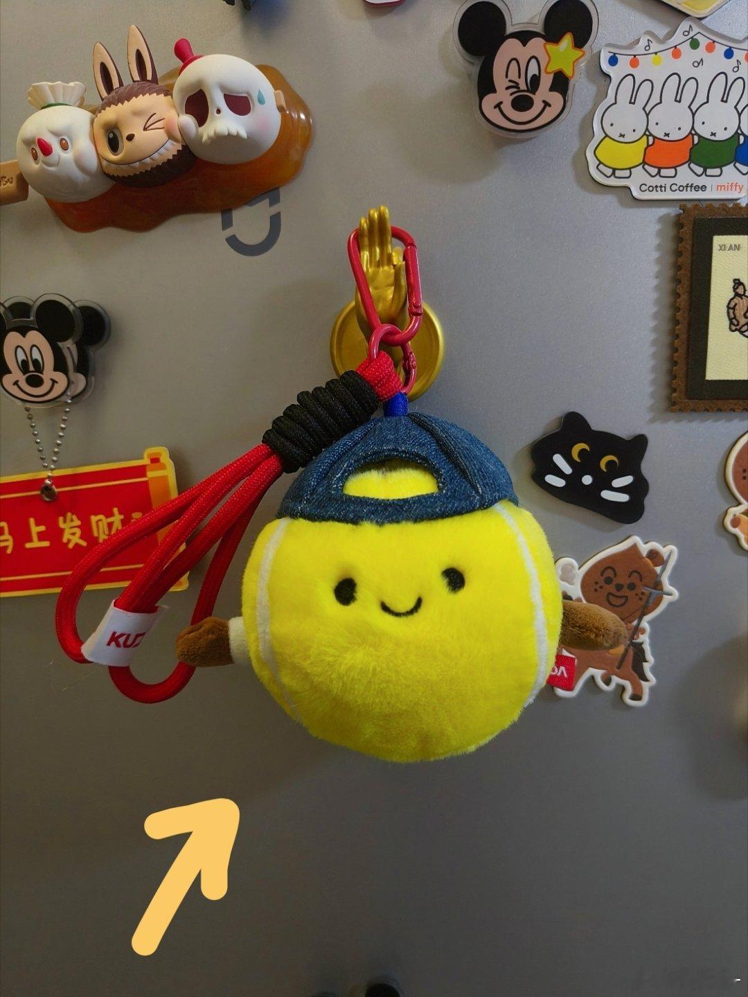 大家熬夜看球辛苦了！[ 转发 ]，美网结束抽1个铁粉送网球挂件[爱你]祝中国球员