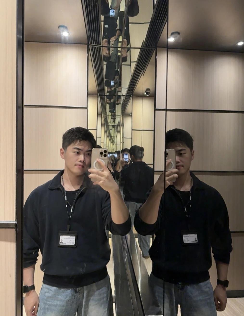 工作日🤳
[吐舌]工作的日子拍的 但是今天休息运动万粉助力计划 100天运动打