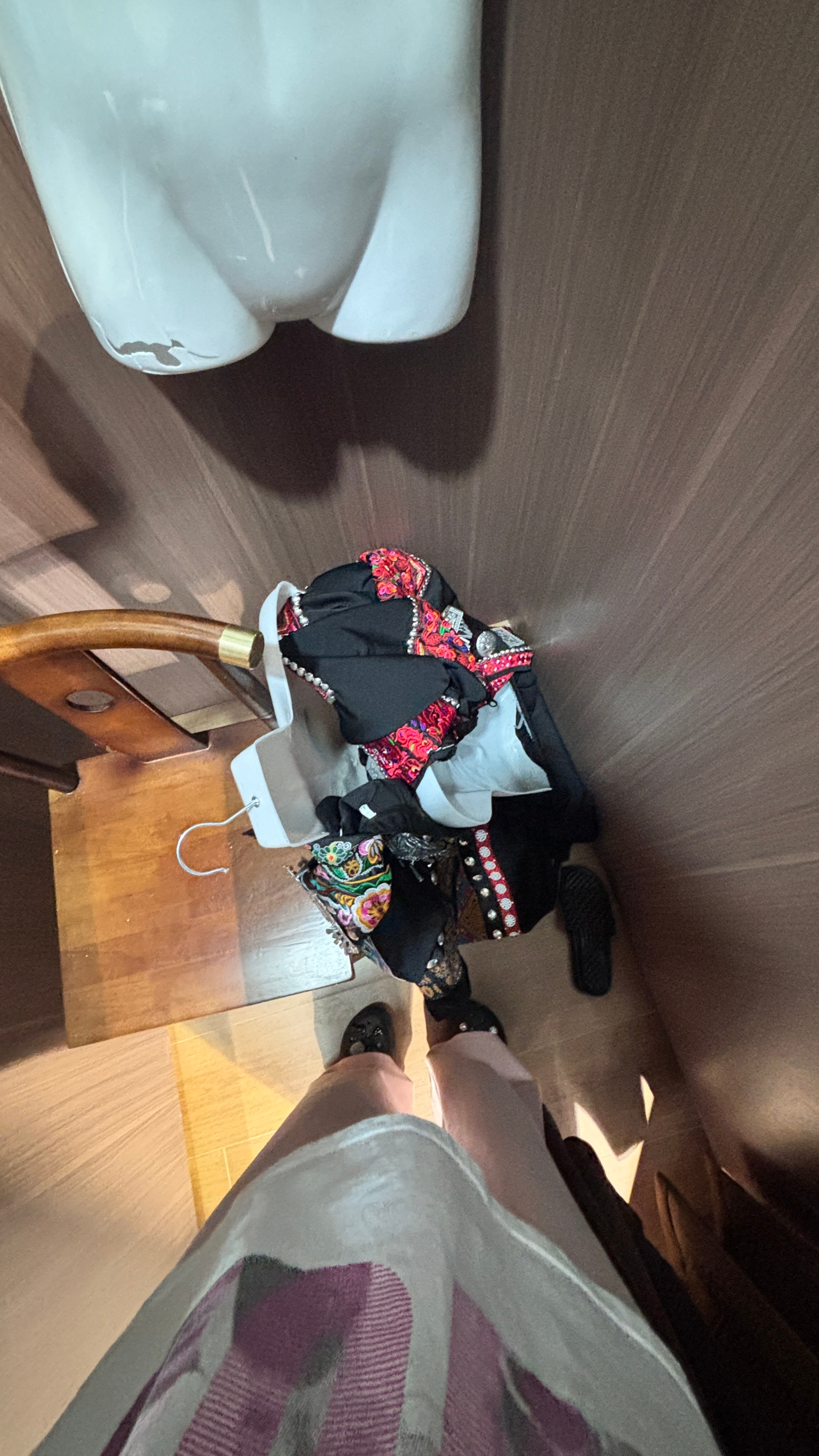难过时候不流泪。 