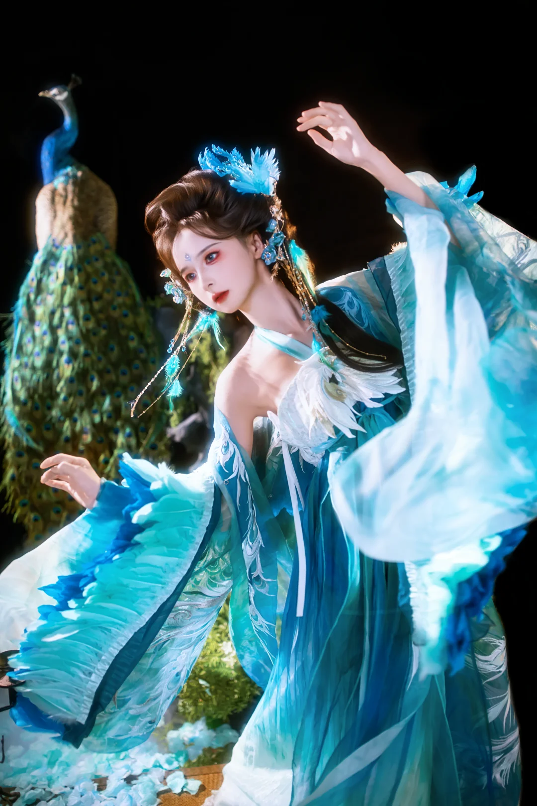 被这身蓝惊艳了！蓝孔雀古风妆造！