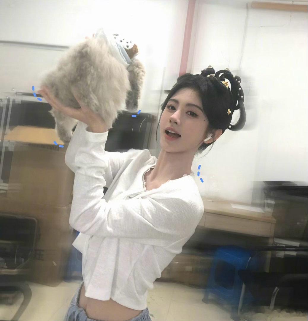 鞠婧祎  jjy鞠婧祎苏绿夏 jjy鞠婧祎万花世界 “我意悦，一方相遇，一方重逢