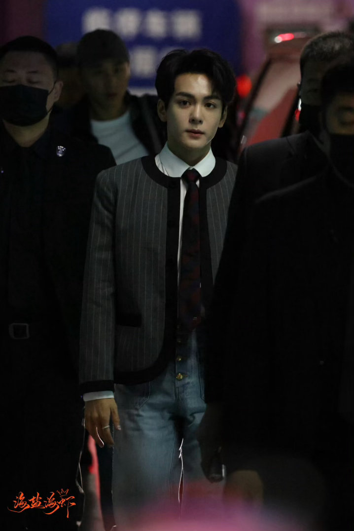 曾舜晞回应月鳞绮纪镜头曾舜晞哪怕月鳞只有短短3s的镜头不在乎戏份多少，只在乎有没