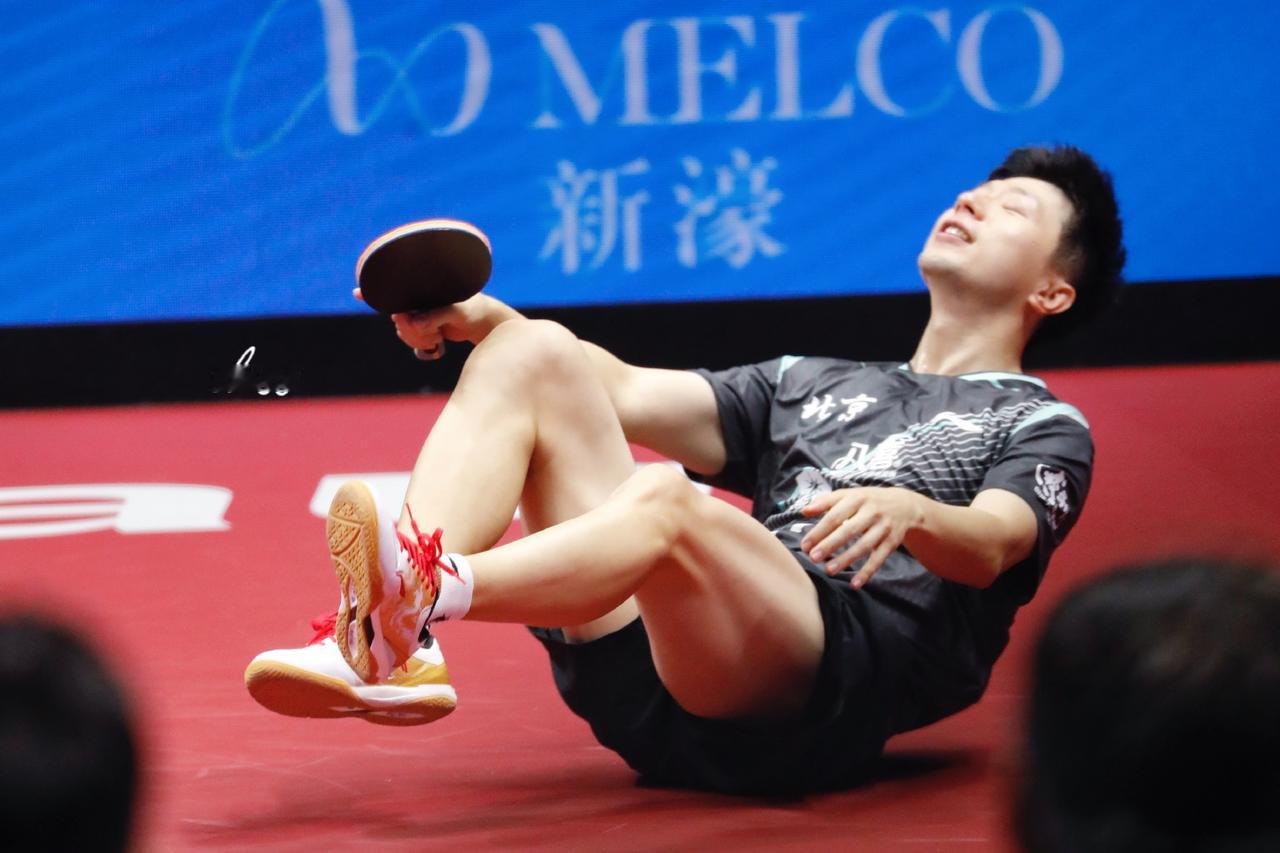 全运会乒乓球团体赛，
今天北京队对战江苏队，
三盘比赛马龙上场打了两盘，
一盘是