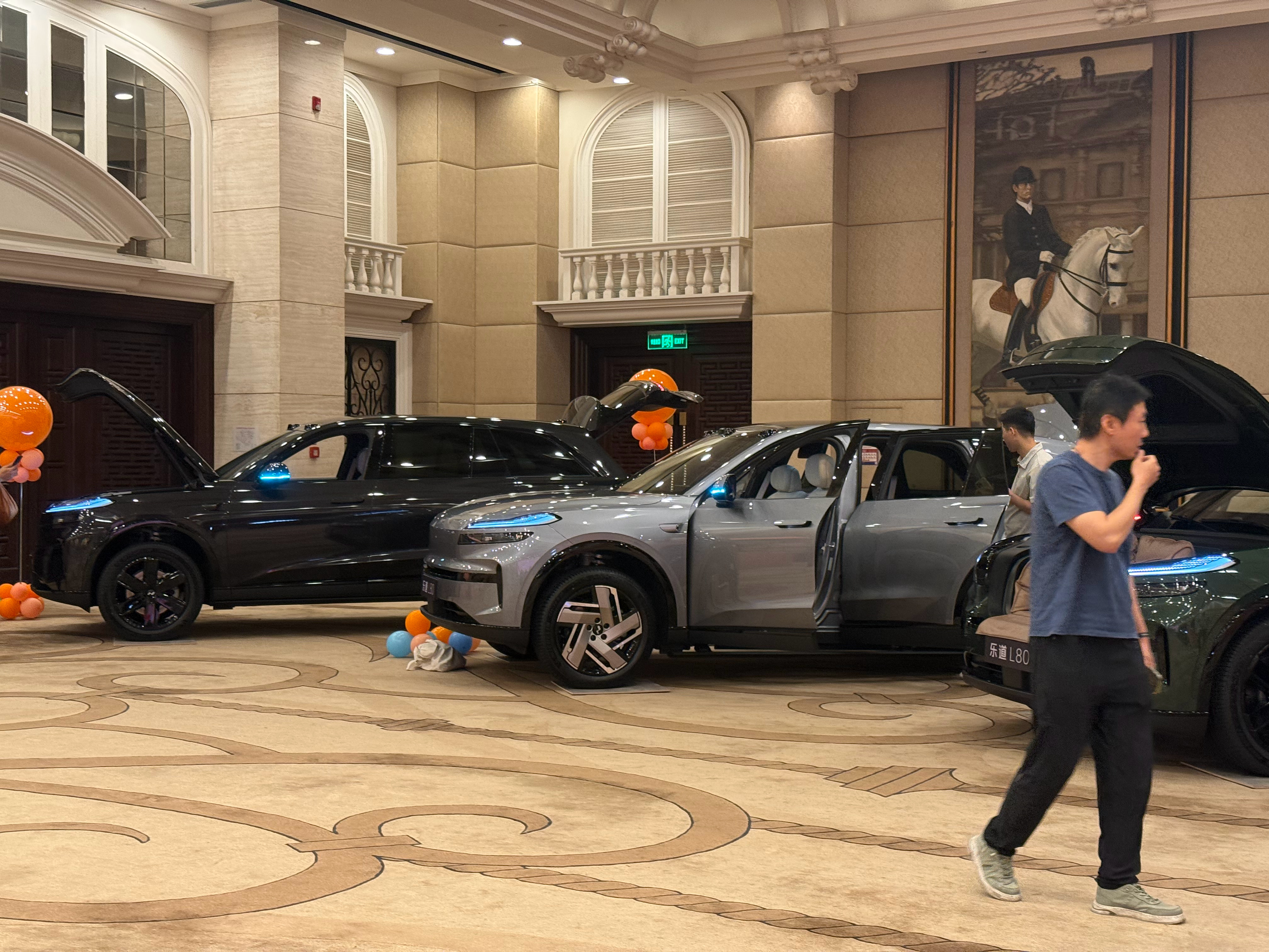 来乐道L80发布会深圳分会场逛逛年轻带娃家庭超级多（怎么小朋友今天可以不上学），