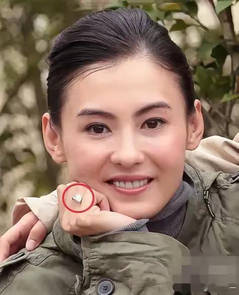 张柏芝说，​我有三个“男朋友”，​一个是我的大儿子谢振轩，他很善于表达，​经常会