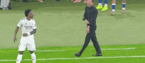 有些人骨子里的坏怎么也藏不住，西蒙尼、马丁内利就是这样的！
西班牙超级杯，皇马2