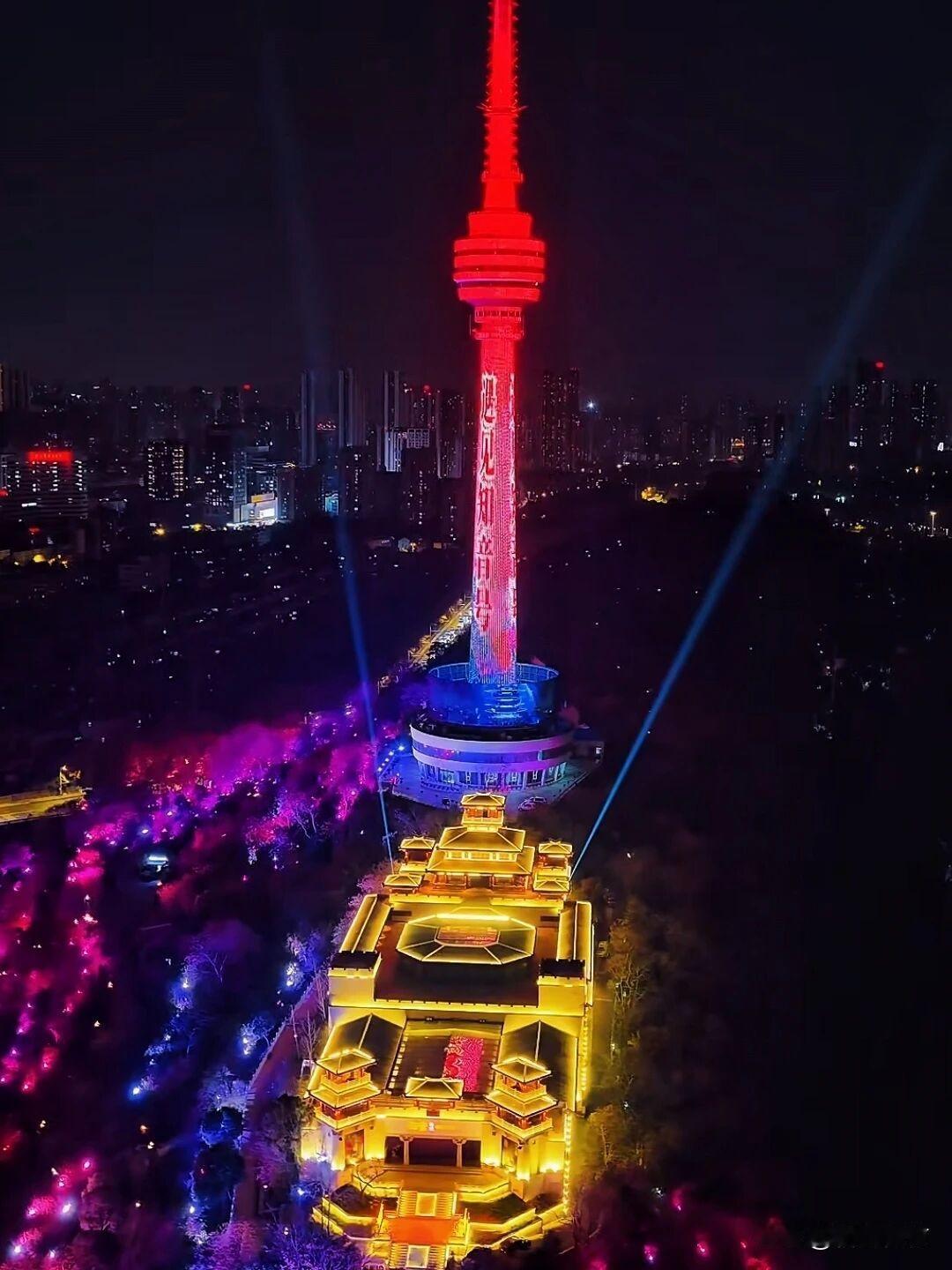 汉阳终于开窍了！龟山电视塔不再孤单！以后亮灯的不止电视塔还有知音殿！

沉睡多年