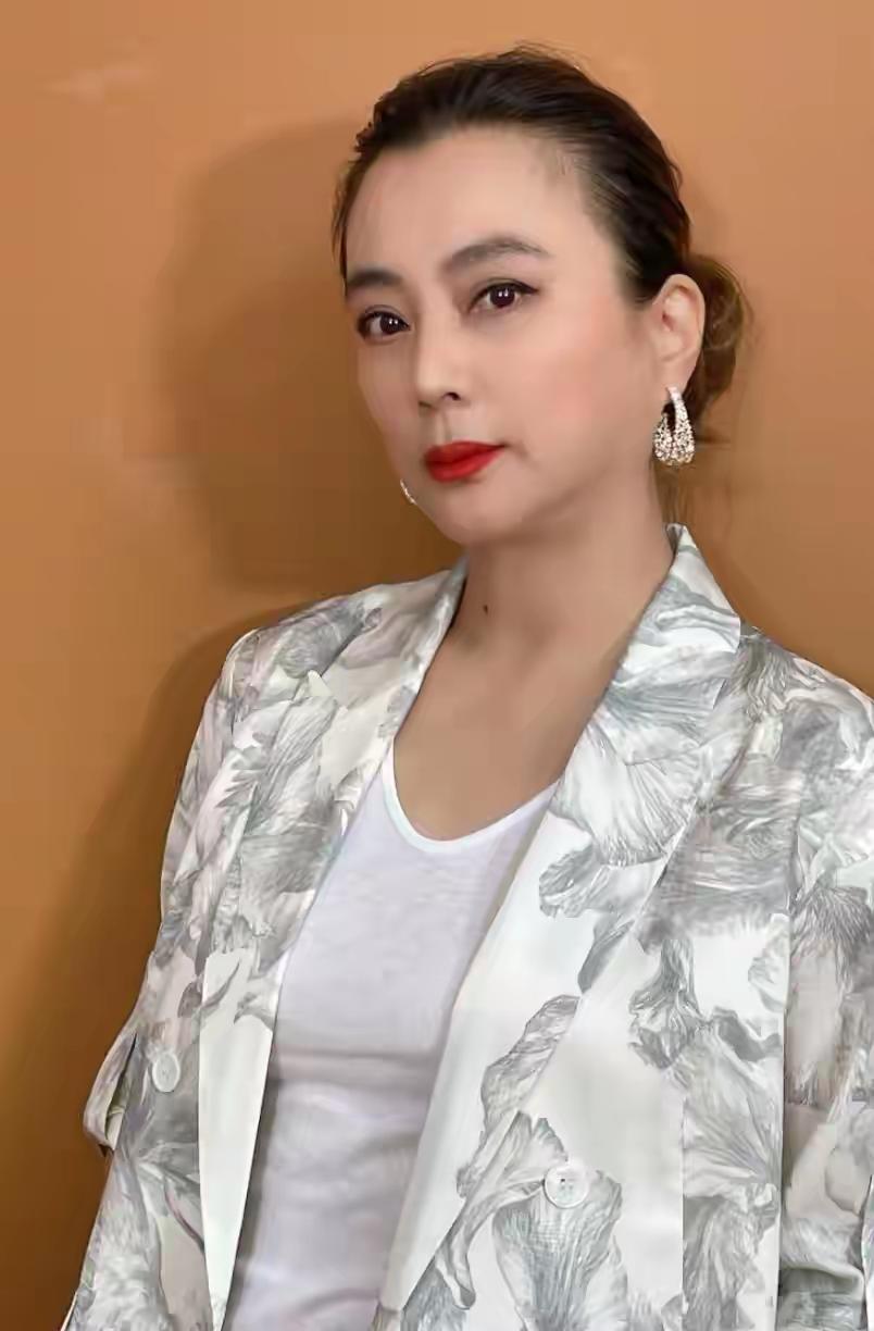 李玲玉
2025年
留影[玫瑰]