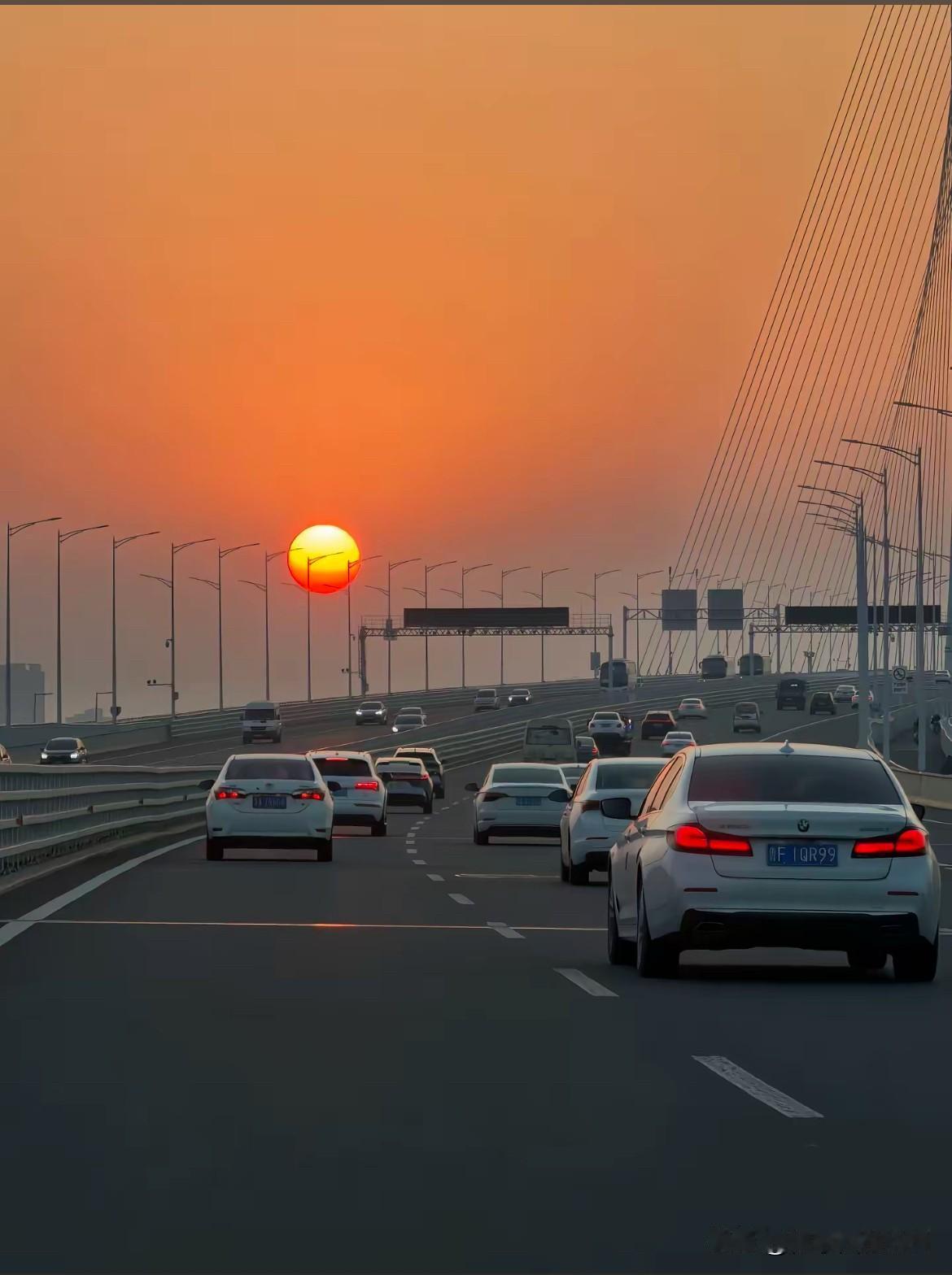 • 我不需要你的劳动力，但我需要你的购买力。

• 你现在到自动化的工厂去，你见