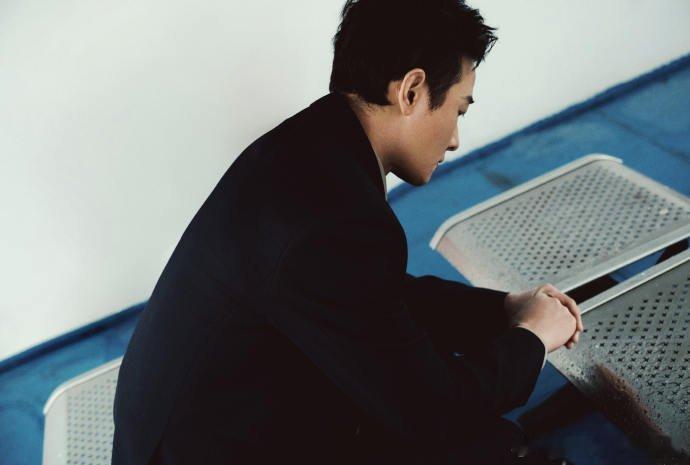 罗晋状态回春 叔圈宝藏罗晋状态封神！瘦身成功脸小腿长，西装矜贵花絮欢脱，气质留白