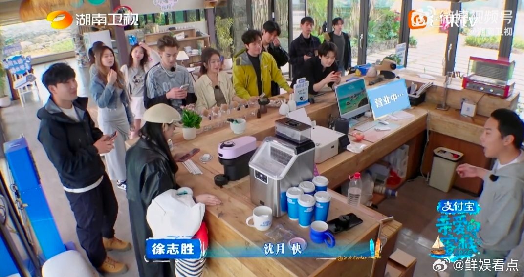 徐志胜被一群人拍亲爱的客栈见面会高能不断！面对全方位镜头，从些许拘谨到全力营业，