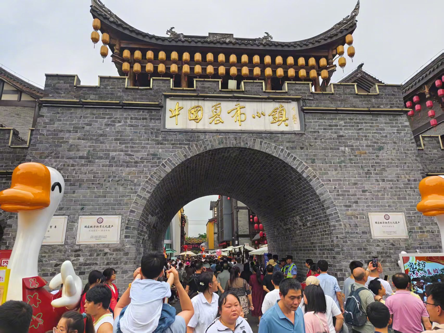 荣昌公务员食堂一顿蒸1000斤米饭 听重庆的朋友说，卤鹅哥彻底带火了荣昌，他们一